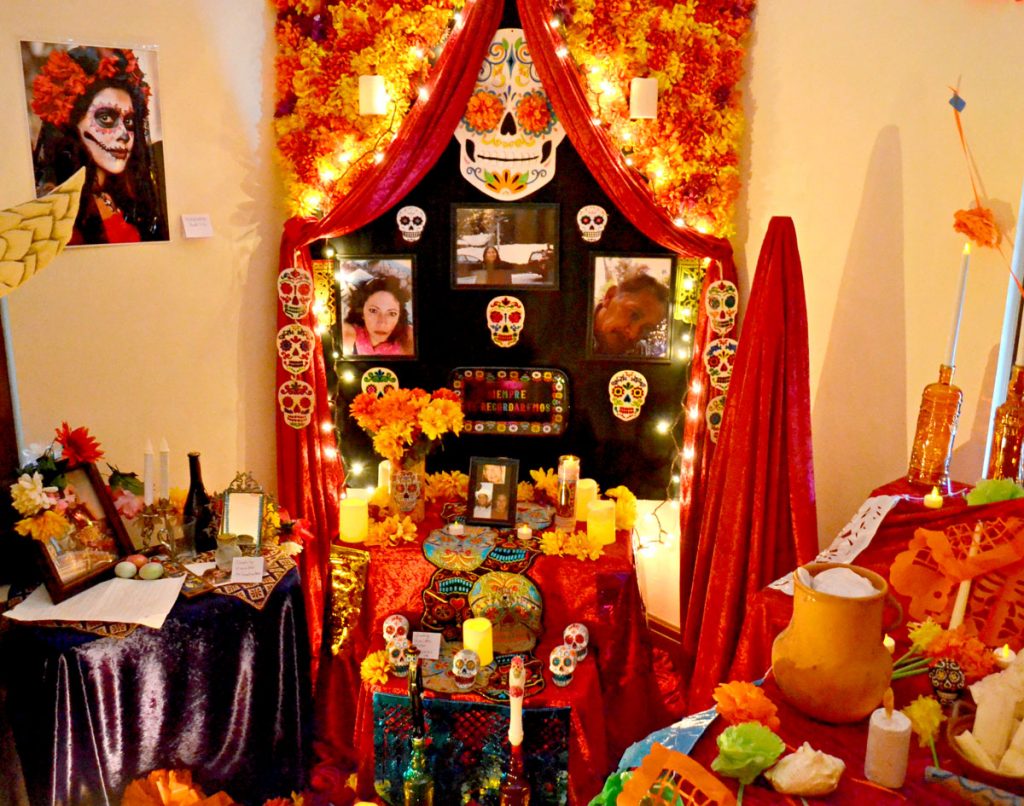 An ofrenda from 2019.