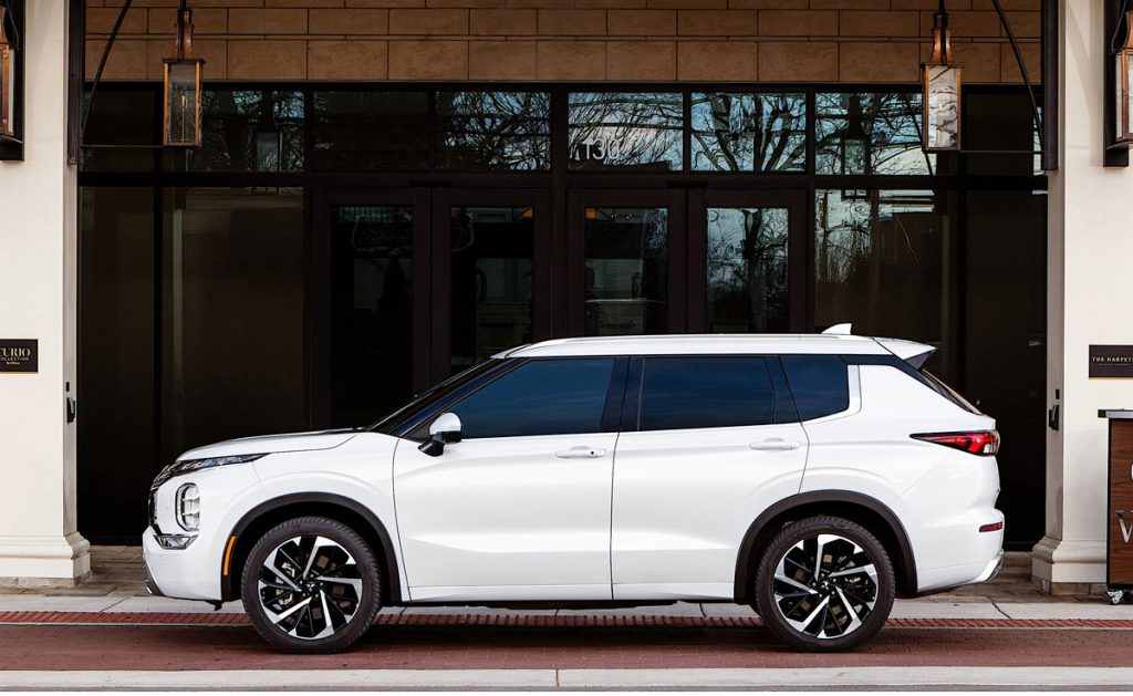 2022 Mitsubishi Outlander shown.